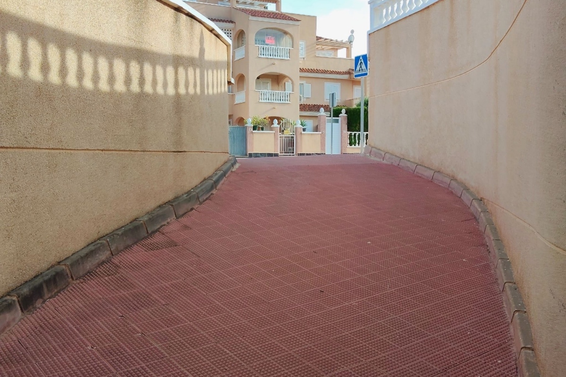 Перепродажа - Garage -
Orihuela Costa - La Florida