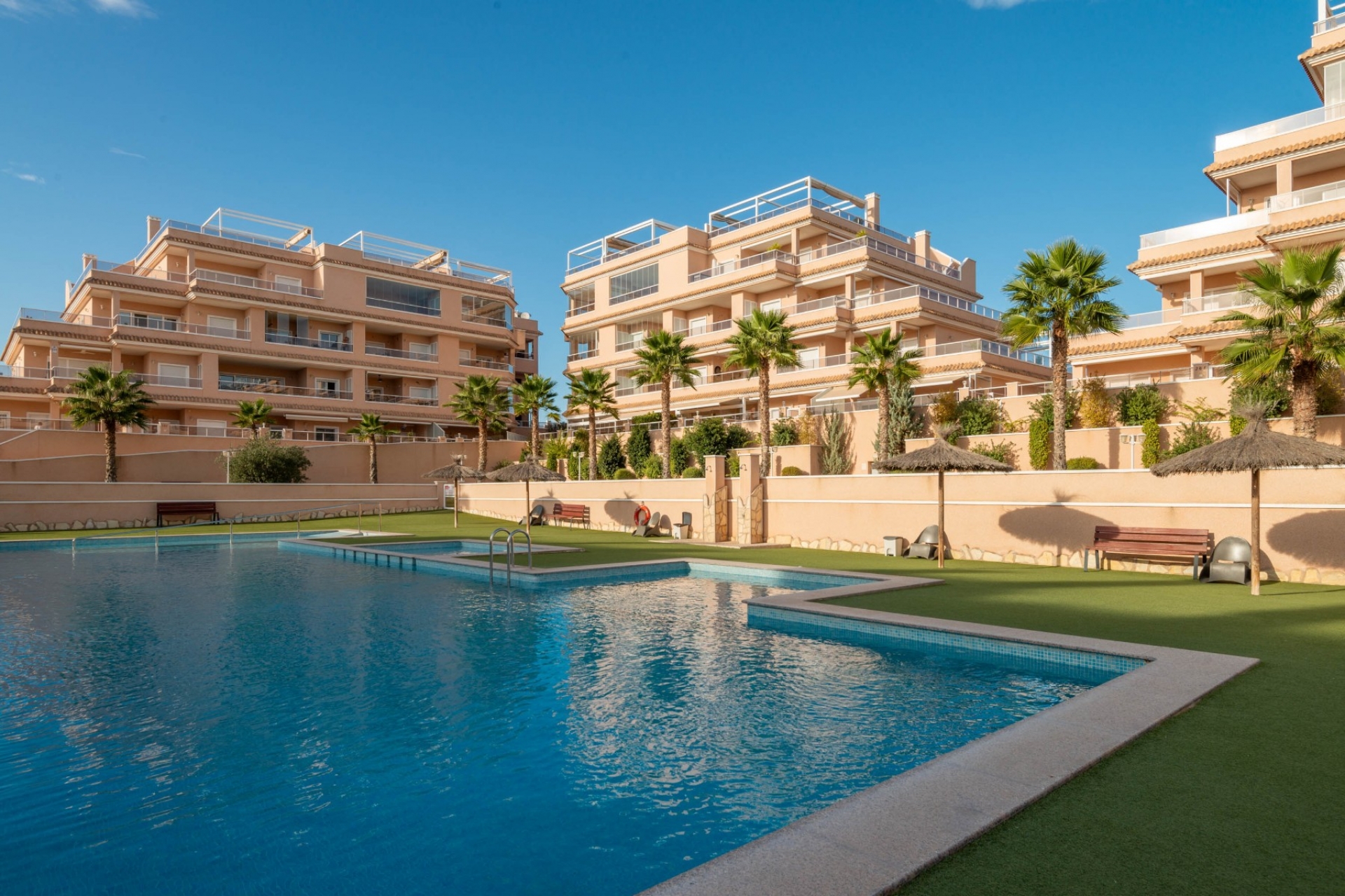 Перепродажа - многоэт. дом -
Orihuela Costa - Villamartin