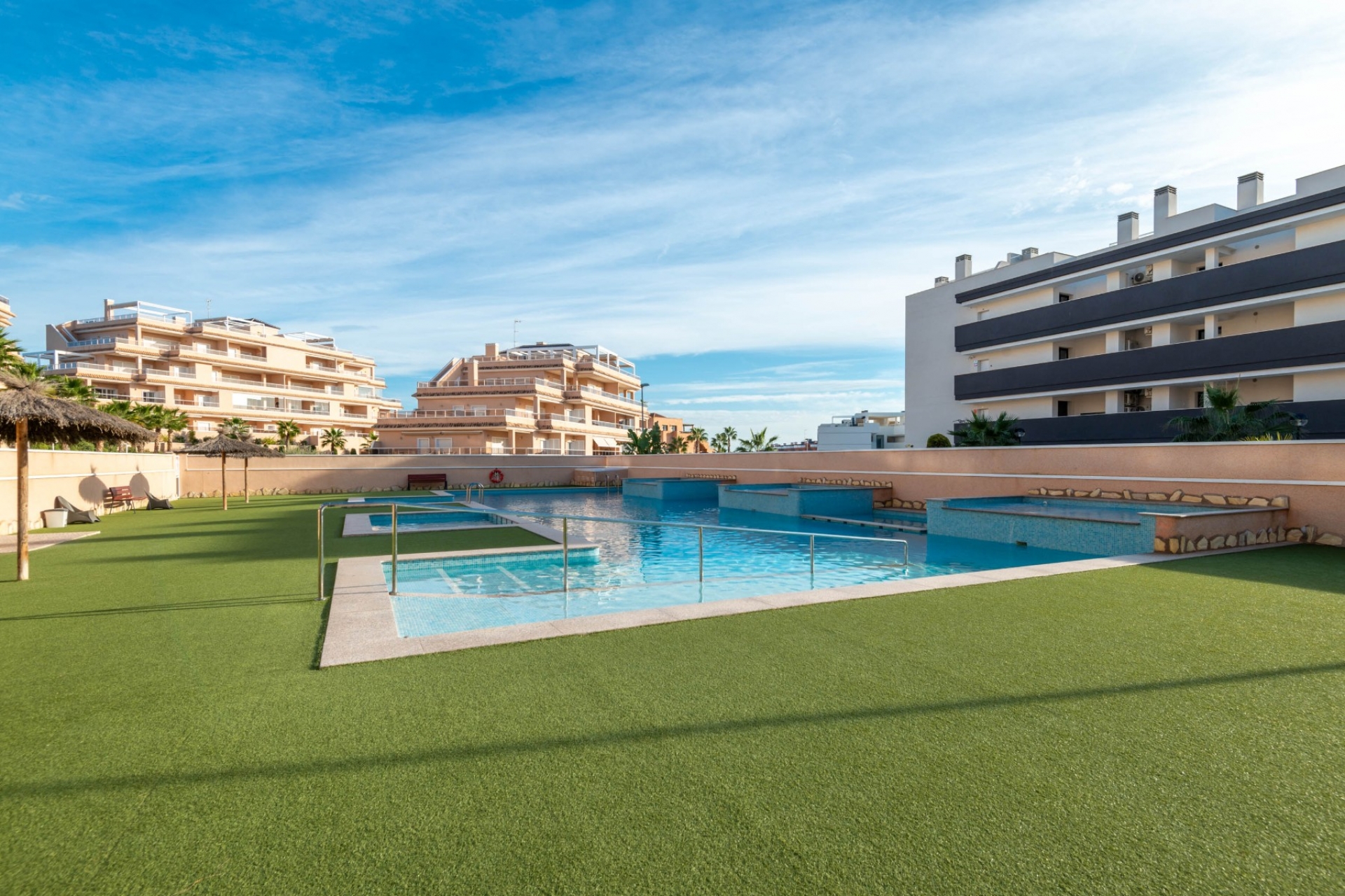 Перепродажа - многоэт. дом -
Orihuela Costa - Villamartin