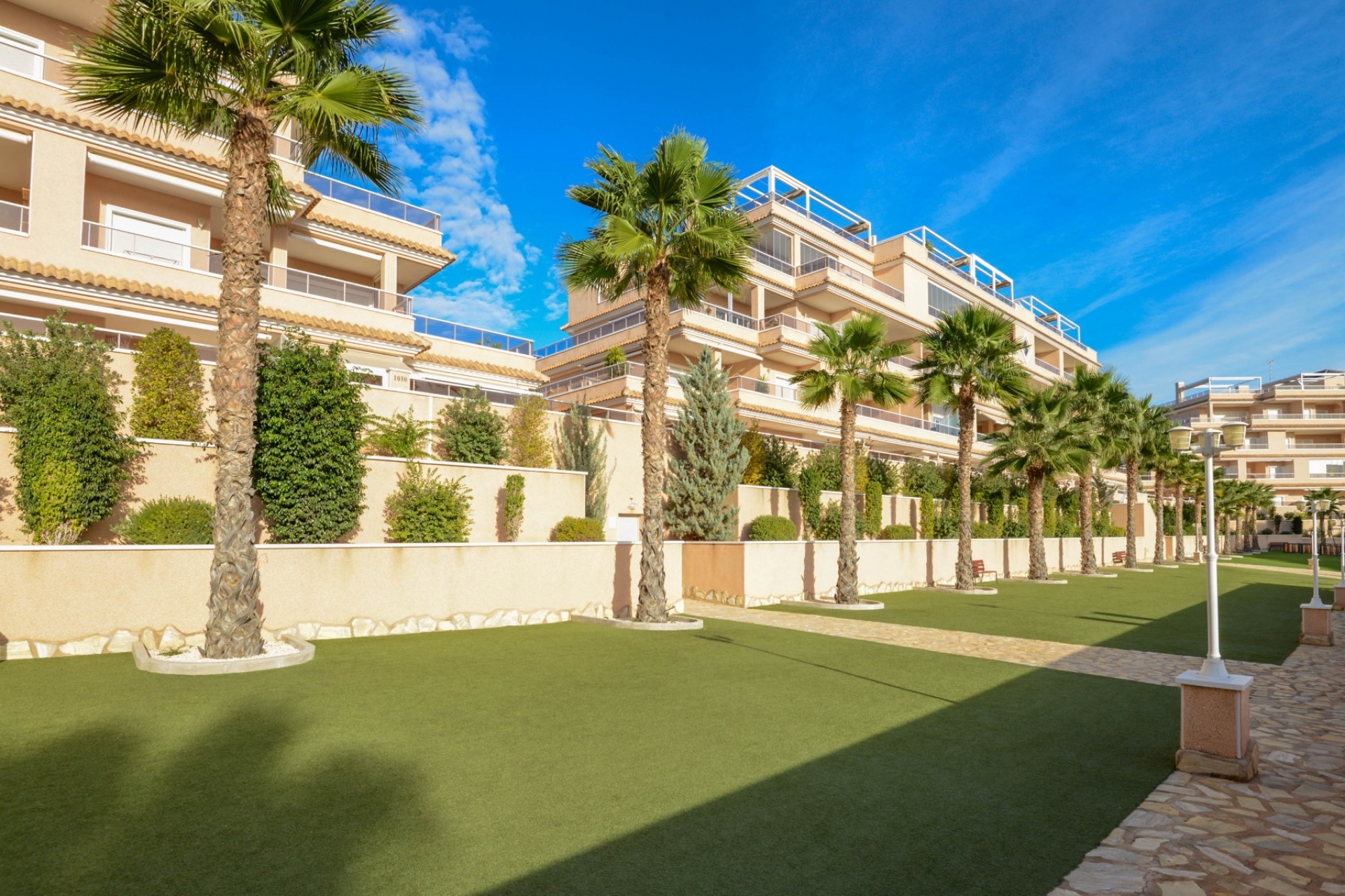 Перепродажа - многоэт. дом -
Orihuela Costa - Villamartin