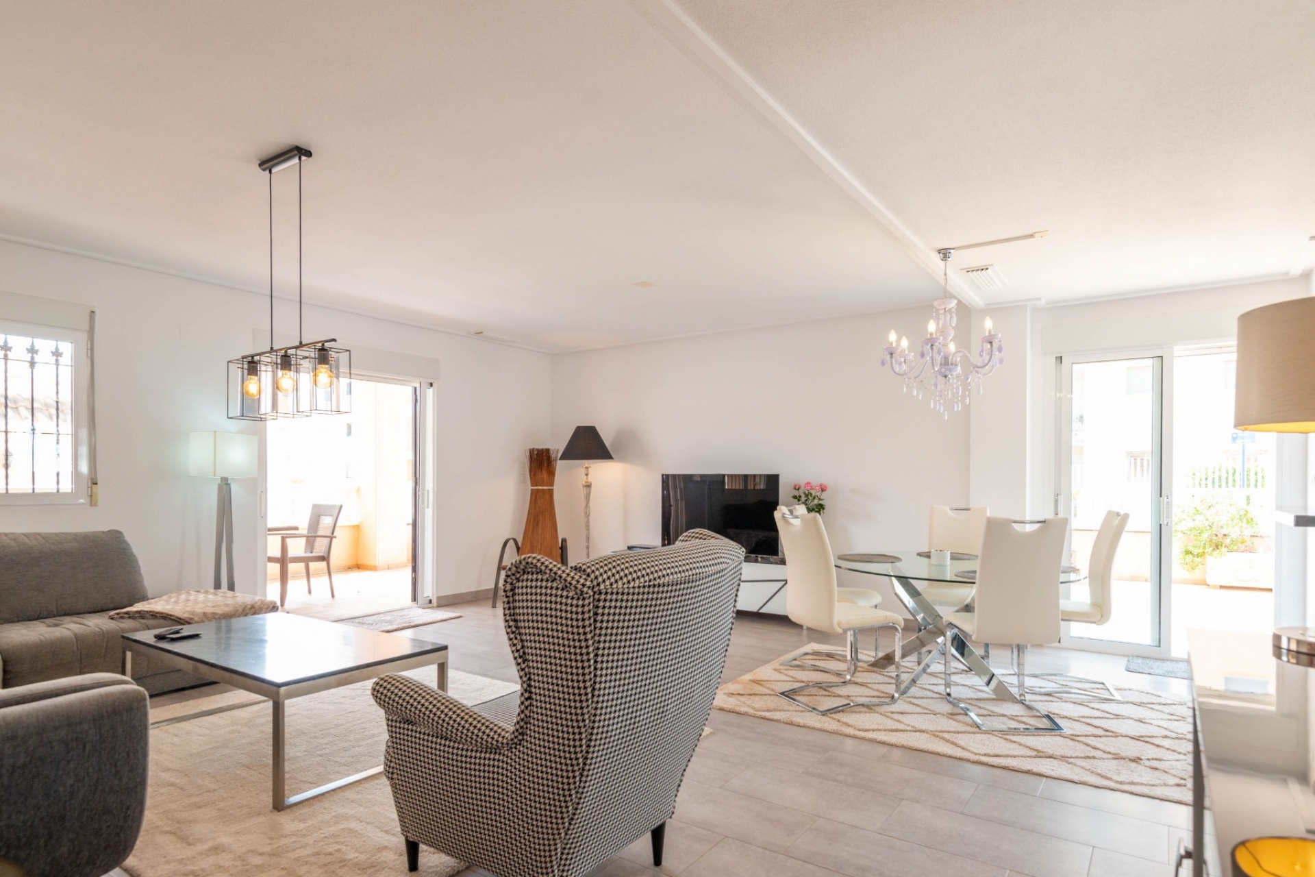 Перепродажа - многоэт. дом -
Orihuela Costa - Villamartín