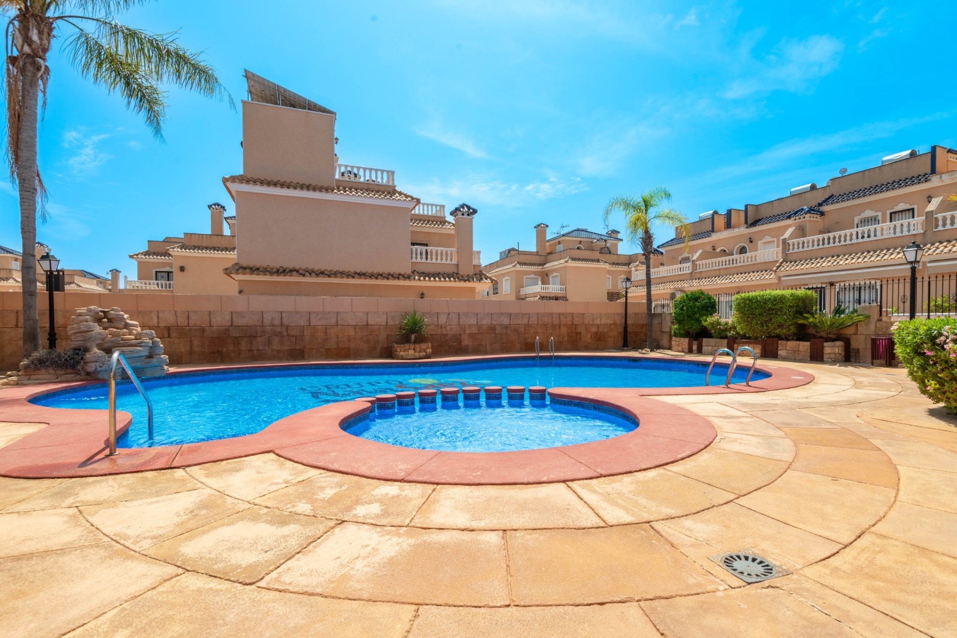 Перепродажа - многоэт. дом -
Orihuela Costa - Villamartín