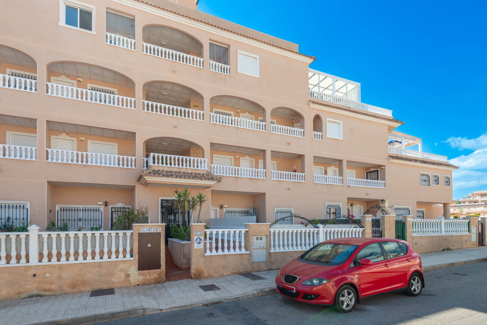 Перепродажа - многоэт. дом -
Orihuela Costa - Villamartin