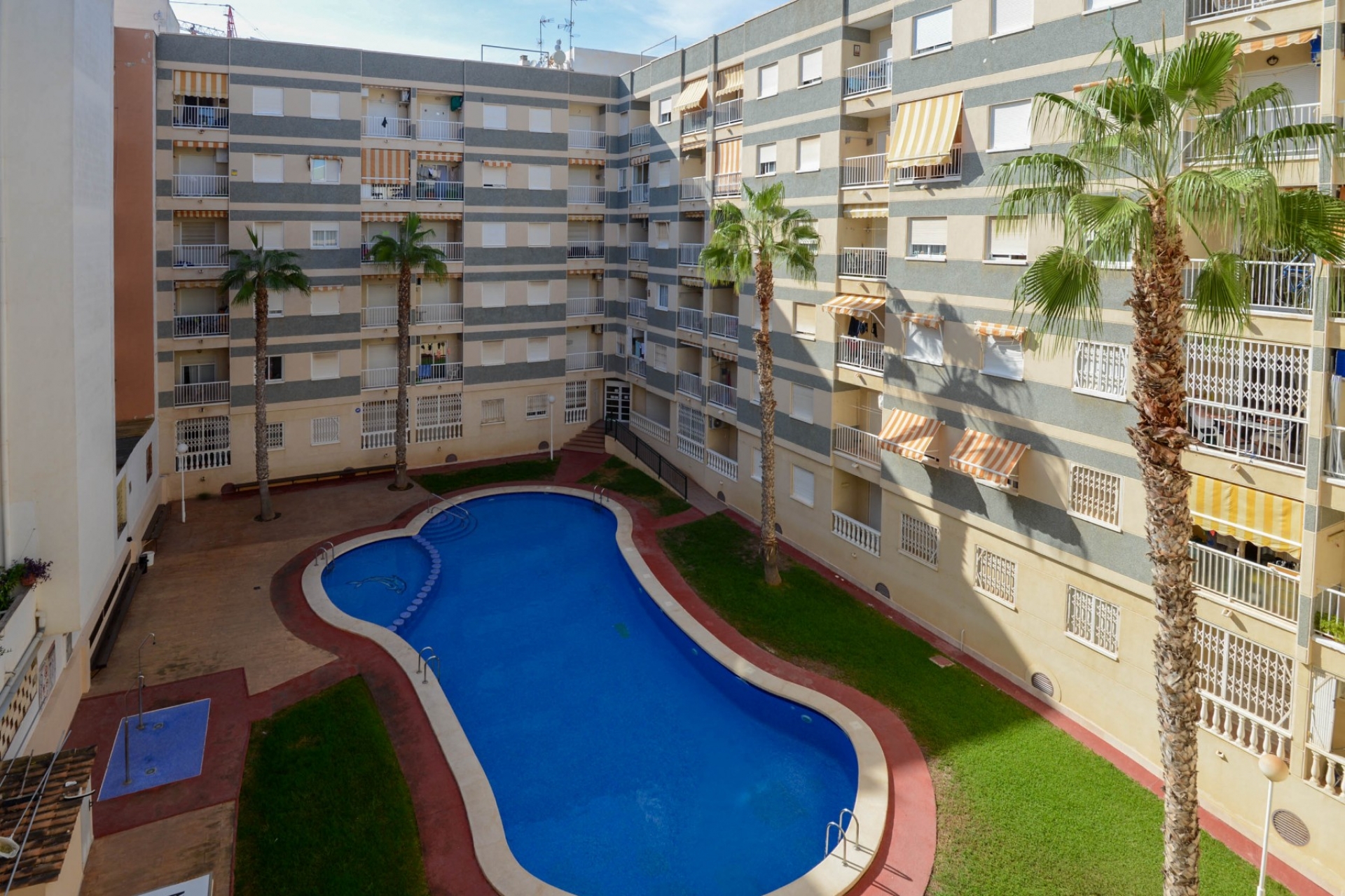 Перепродажа - многоэт. дом -
Torrevieja - Habaneras