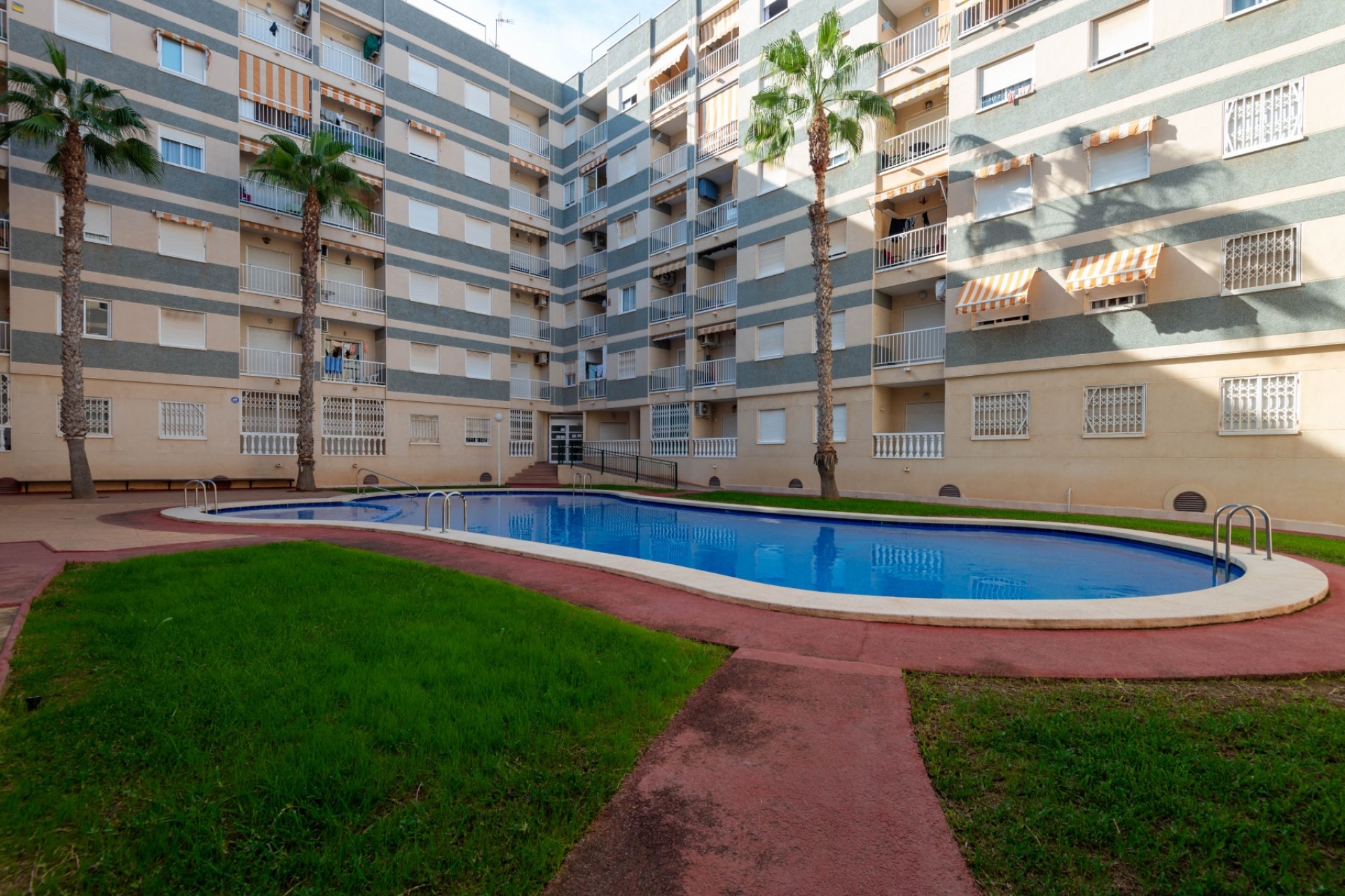 Перепродажа - многоэт. дом -
Torrevieja - Habaneras