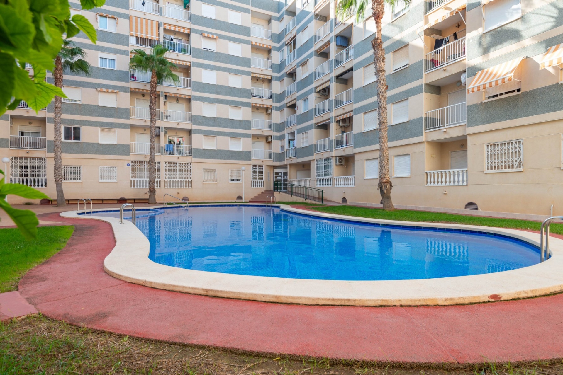 Перепродажа - многоэт. дом -
Torrevieja - Habaneras