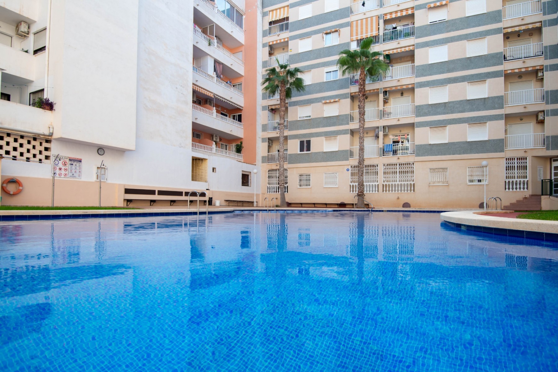 Перепродажа - многоэт. дом -
Torrevieja - Habaneras