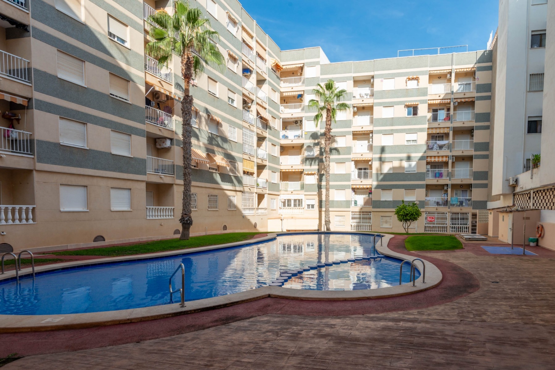 Перепродажа - многоэт. дом -
Torrevieja - Habaneras