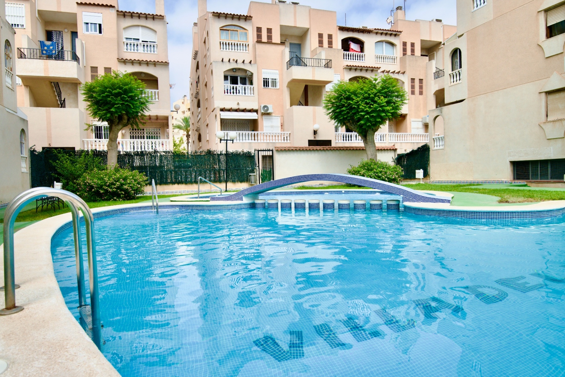 Перепродажа - многоэт. дом -
Torrevieja - Playa del Cura