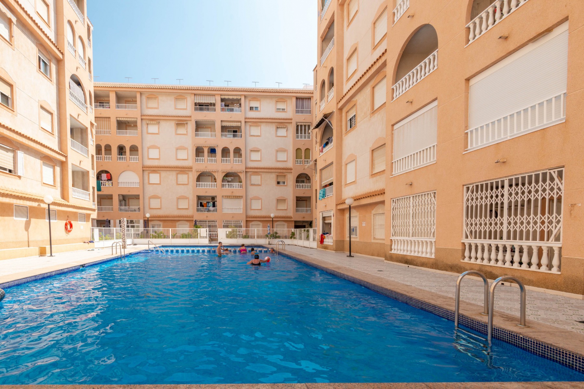 Перепродажа - многоэт. дом -
Torrevieja - Playa del Cura