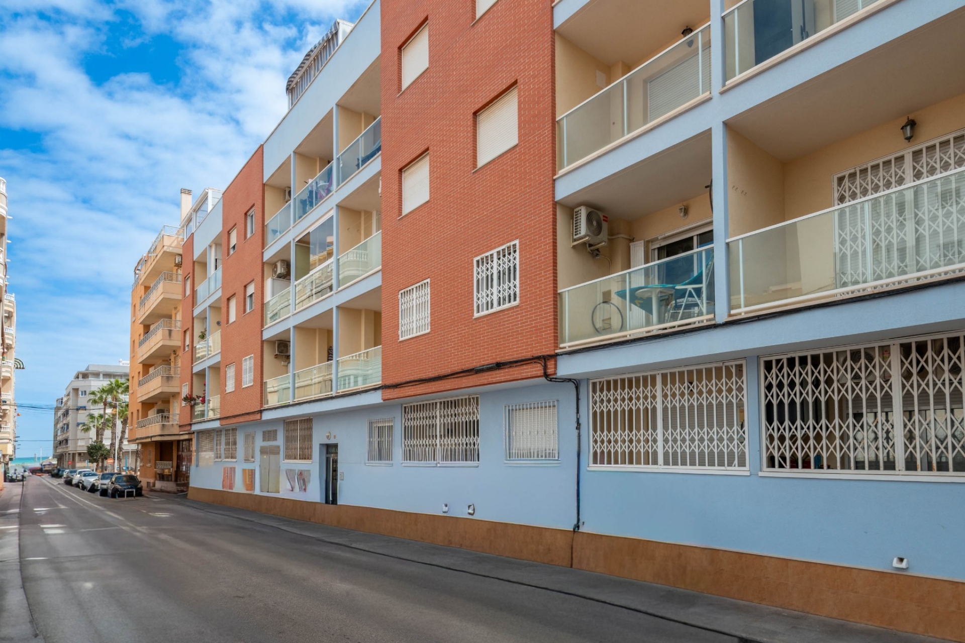Перепродажа - многоэт. дом -
Torrevieja - Playa los Locos