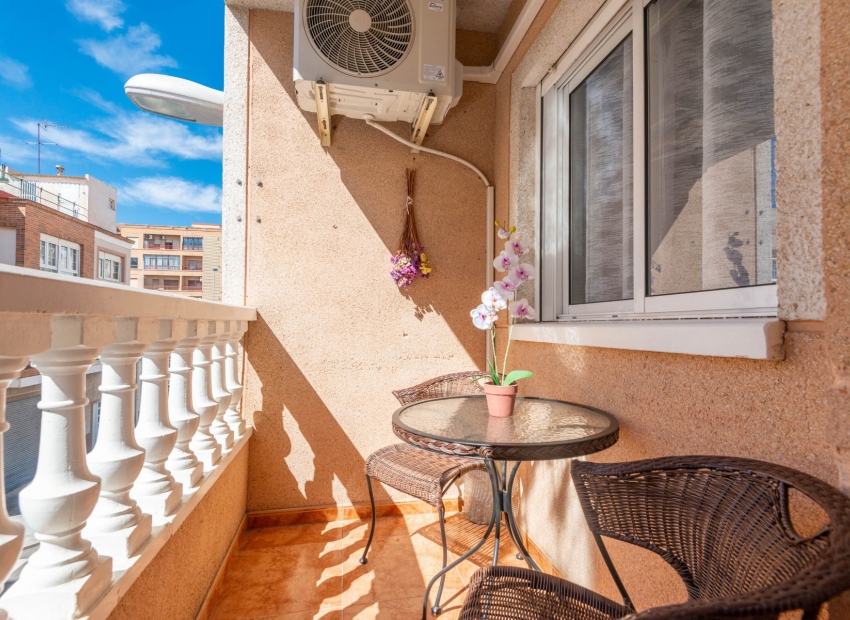 Resale - Apartament -
Torrevieja - Centro