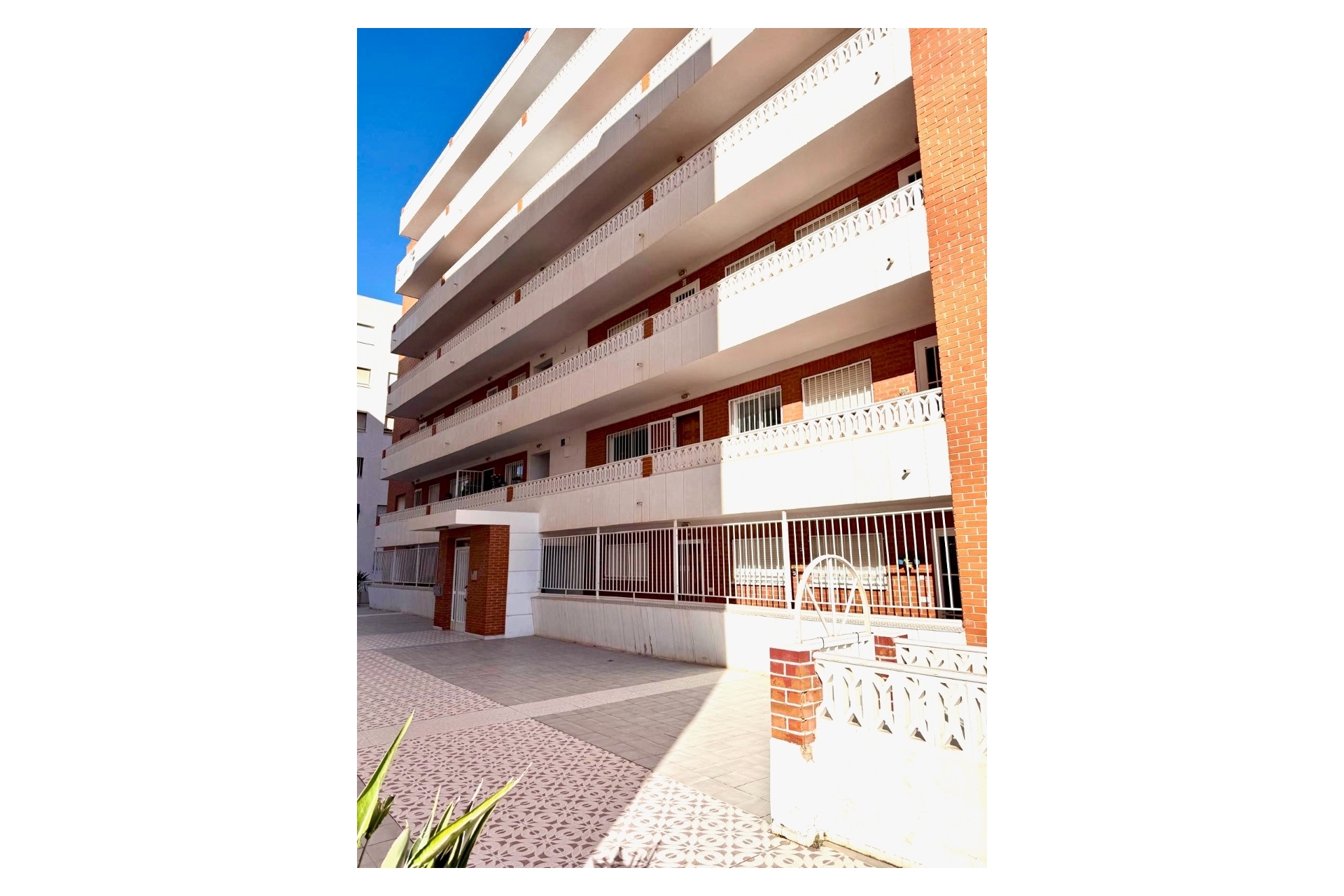 Resale - Apartment -
Torrevieja - Punta Prima, Torrevieja