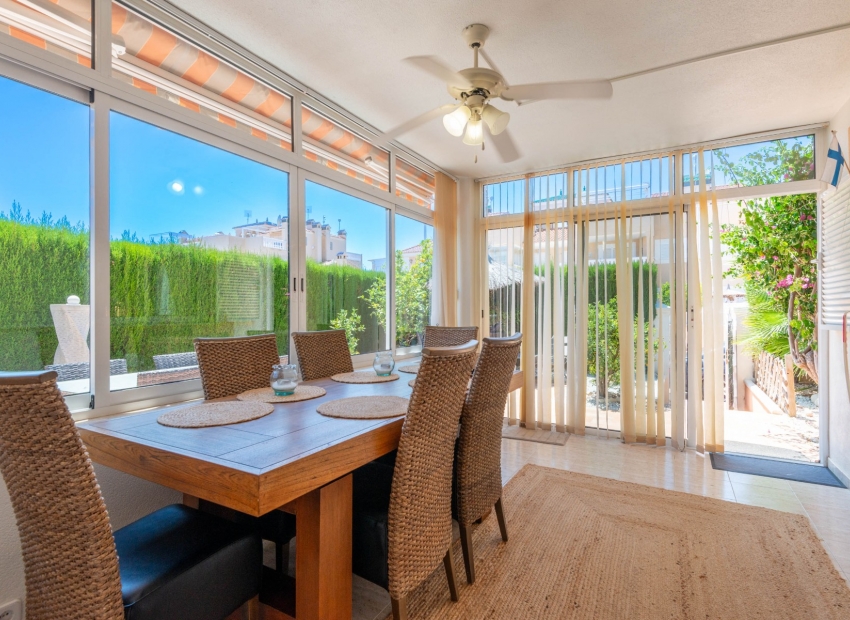 Resale - Bungalow -
Orihuela Costa - La Florida