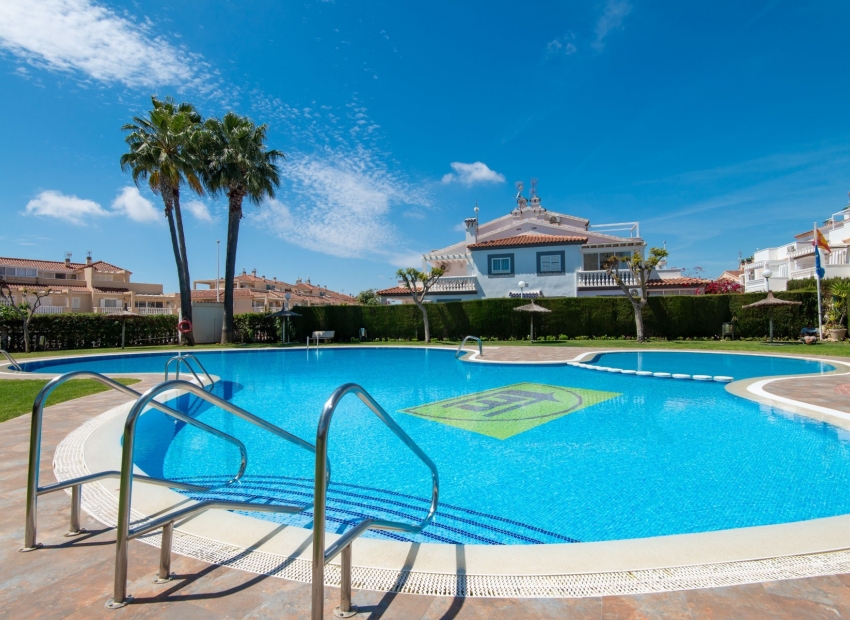 Resale - Bungalow -
Orihuela Costa - La Florida