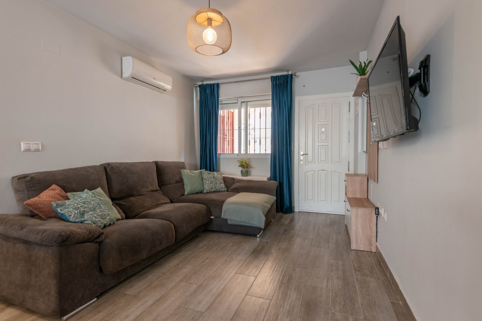 Resale - Bungalow -
Orihuela Costa - La Zenia