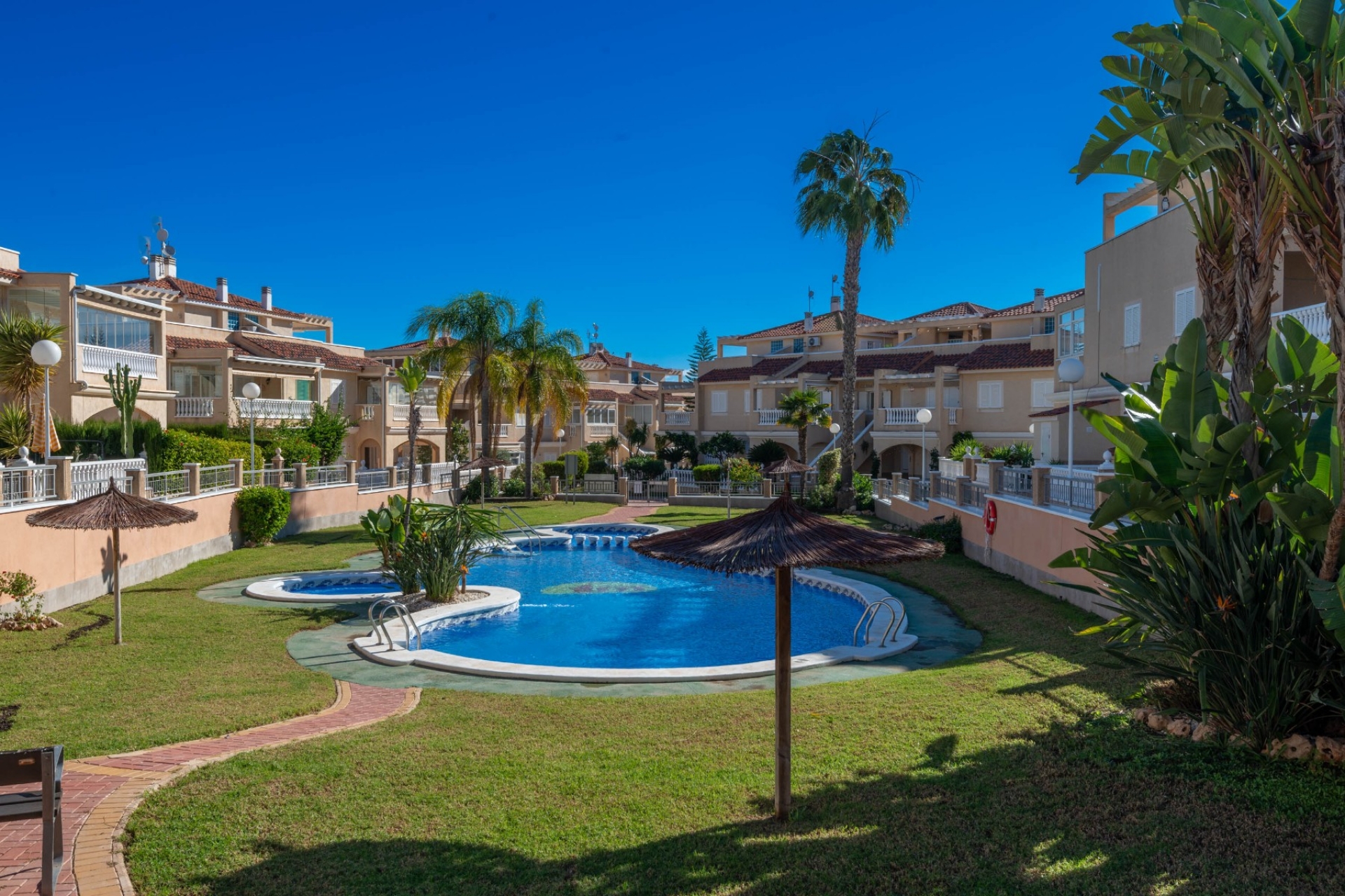 Resale - Bungalow -
Orihuela Costa - Punta Prima, Orihuela Costa