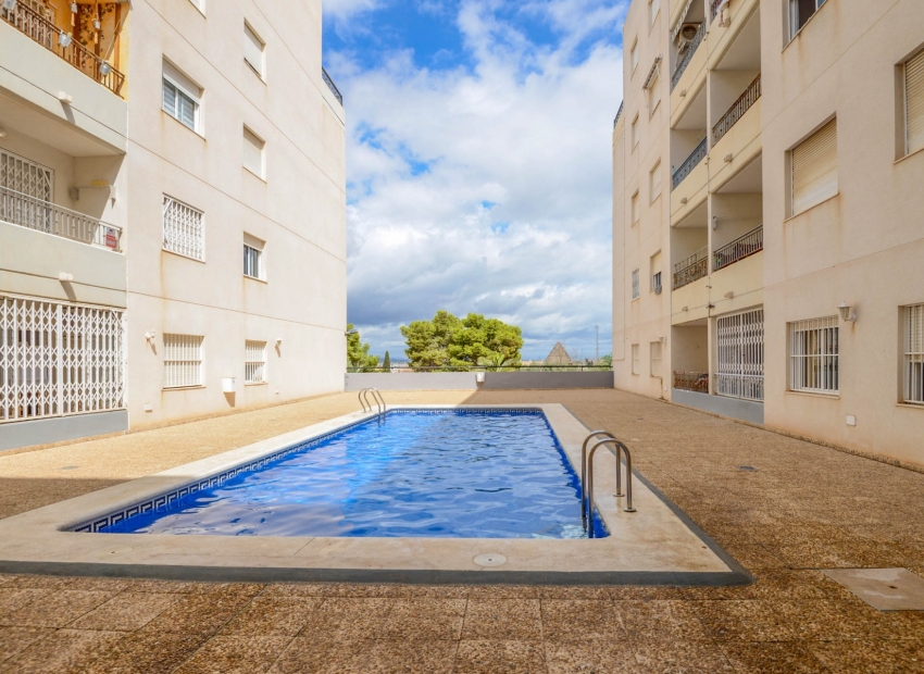 Resale - Mieszkanie -
Torrevieja - Centro