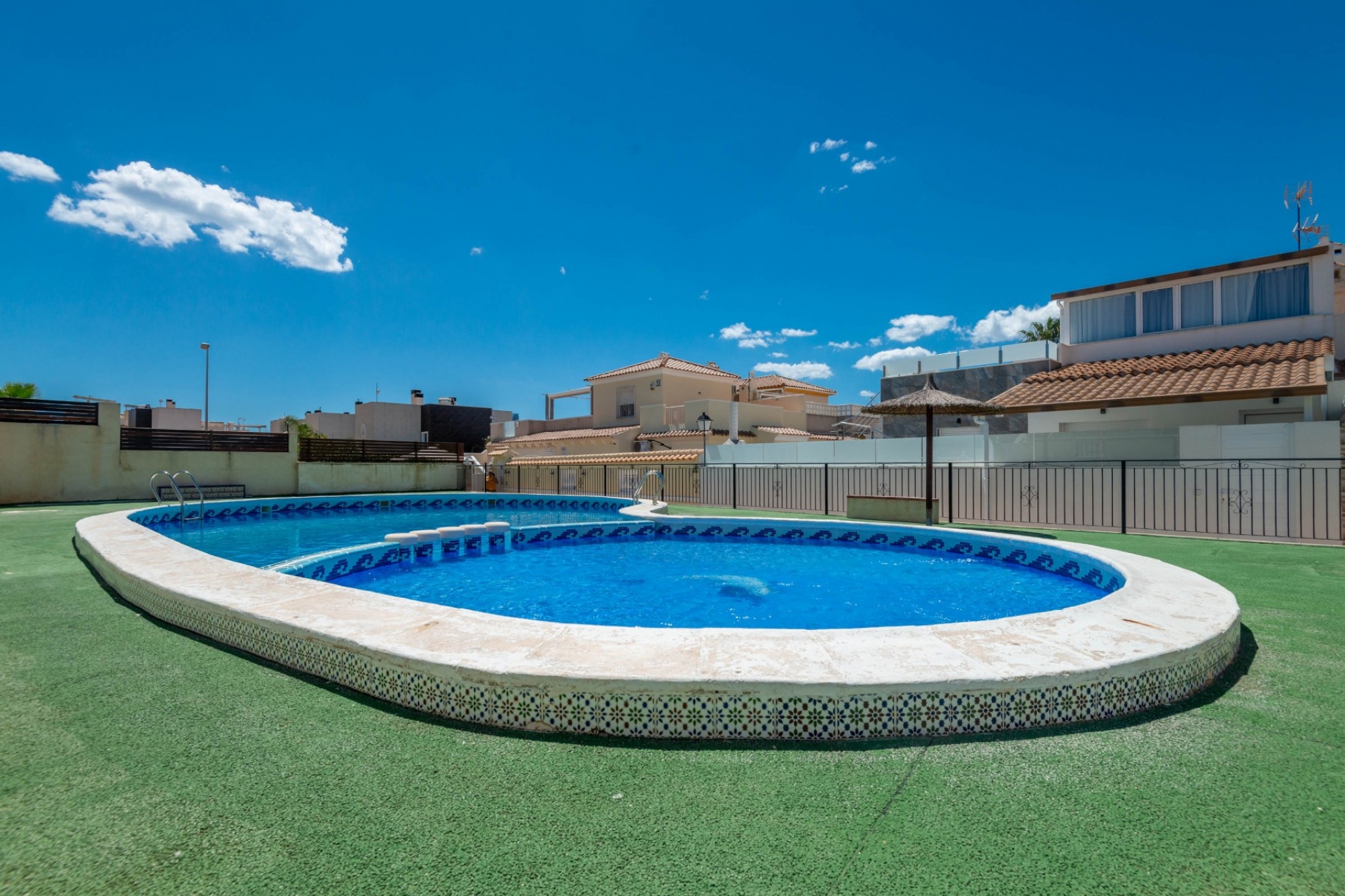Resale - Quatrohus -
Torrevieja - Acequion