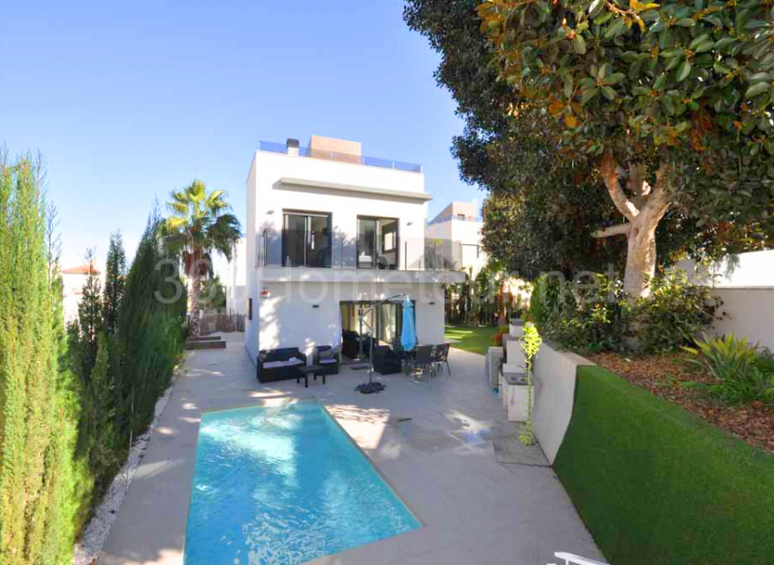 Resale - Willa -
Orihuela Costa - Villamartin