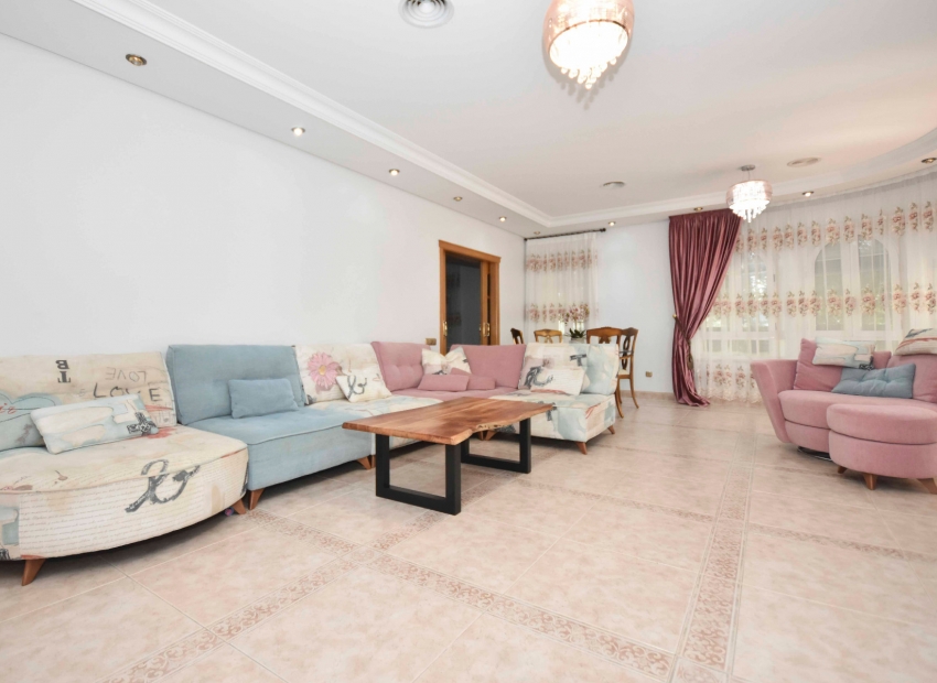 Resale - Willa -
Redovan - Afueras, campo