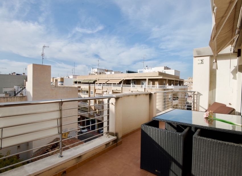 Reventa - Atico -
Torrevieja - Centro