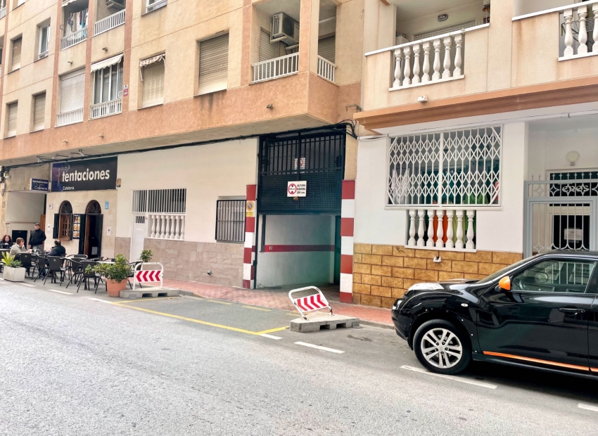 Reventa - Garage -
Torrevieja - Centro