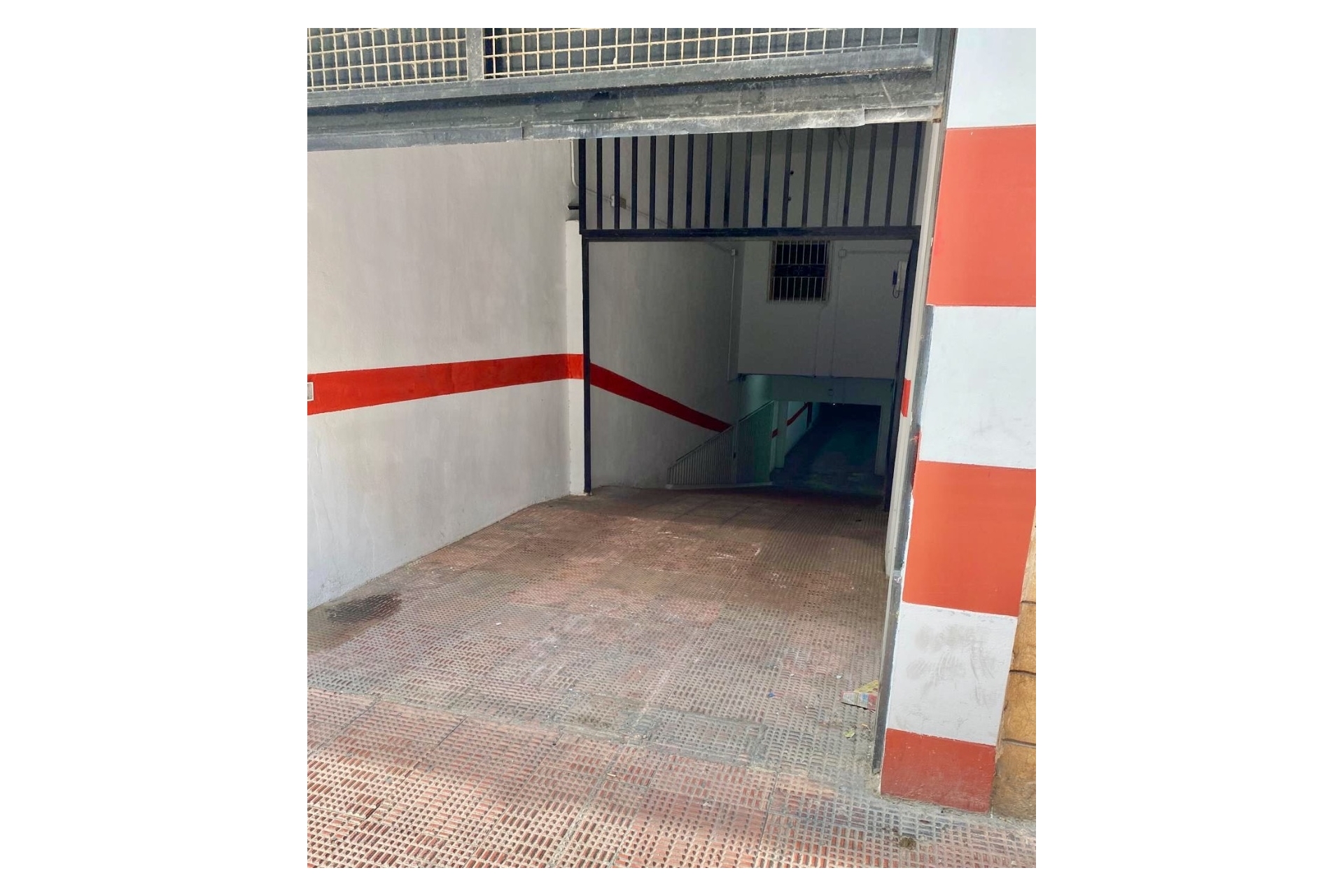 Revente - Garage -
Torrevieja - Centro