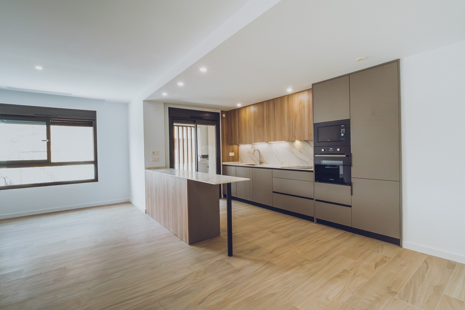 Uudet asunnot - Apartment -
Redován