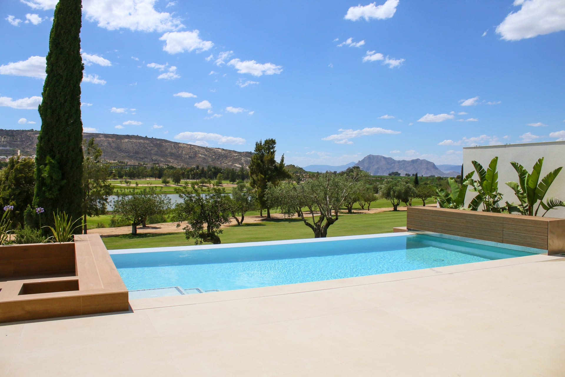 Uudet asunnot - Huvila -
La Finca Golf