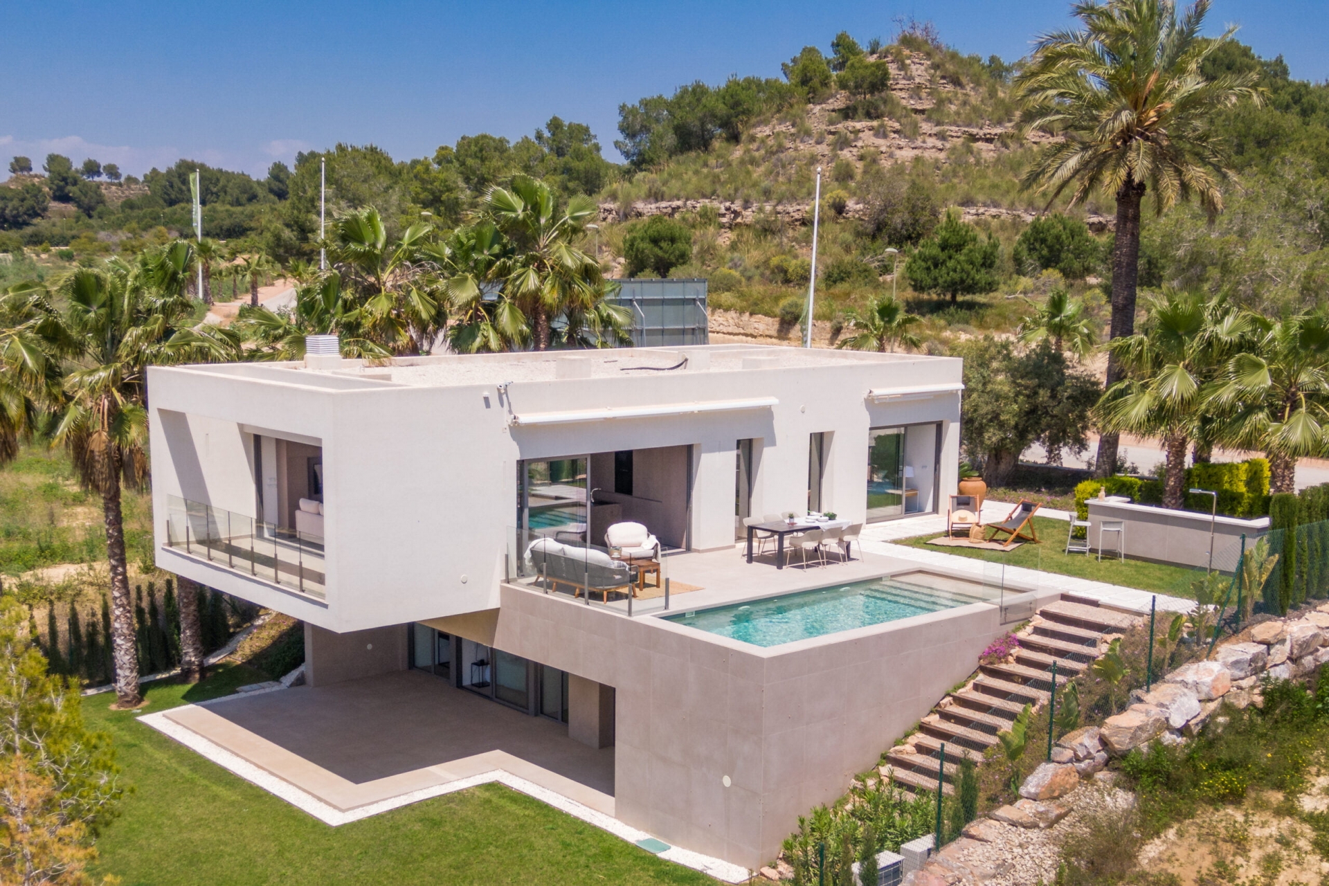 Uudet asunnot - Huvila -
Las Colinas Golf