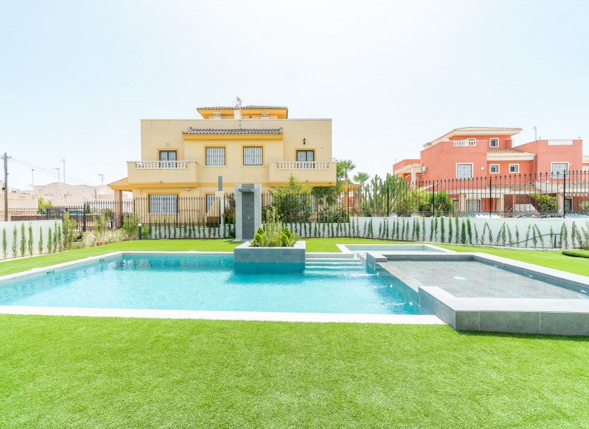 Uudet asunnot - low-bungalow -
Torrevieja