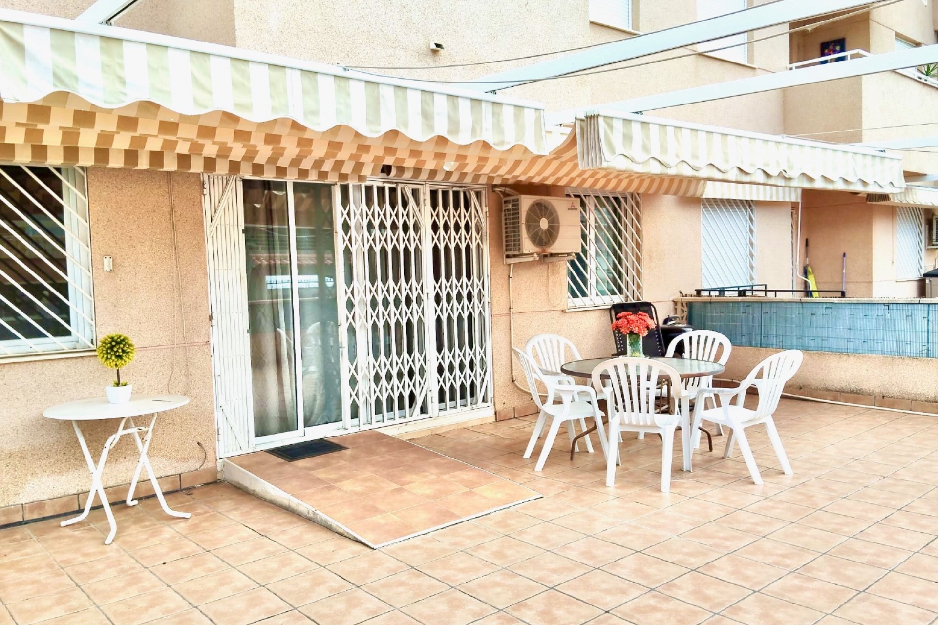 Wiederverkauf - Wohnung -
Torrevieja - Nueva Torrevieja